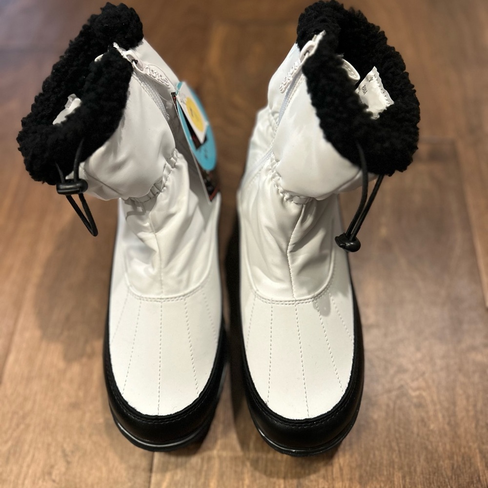 TOTES White and Black Winter Boots